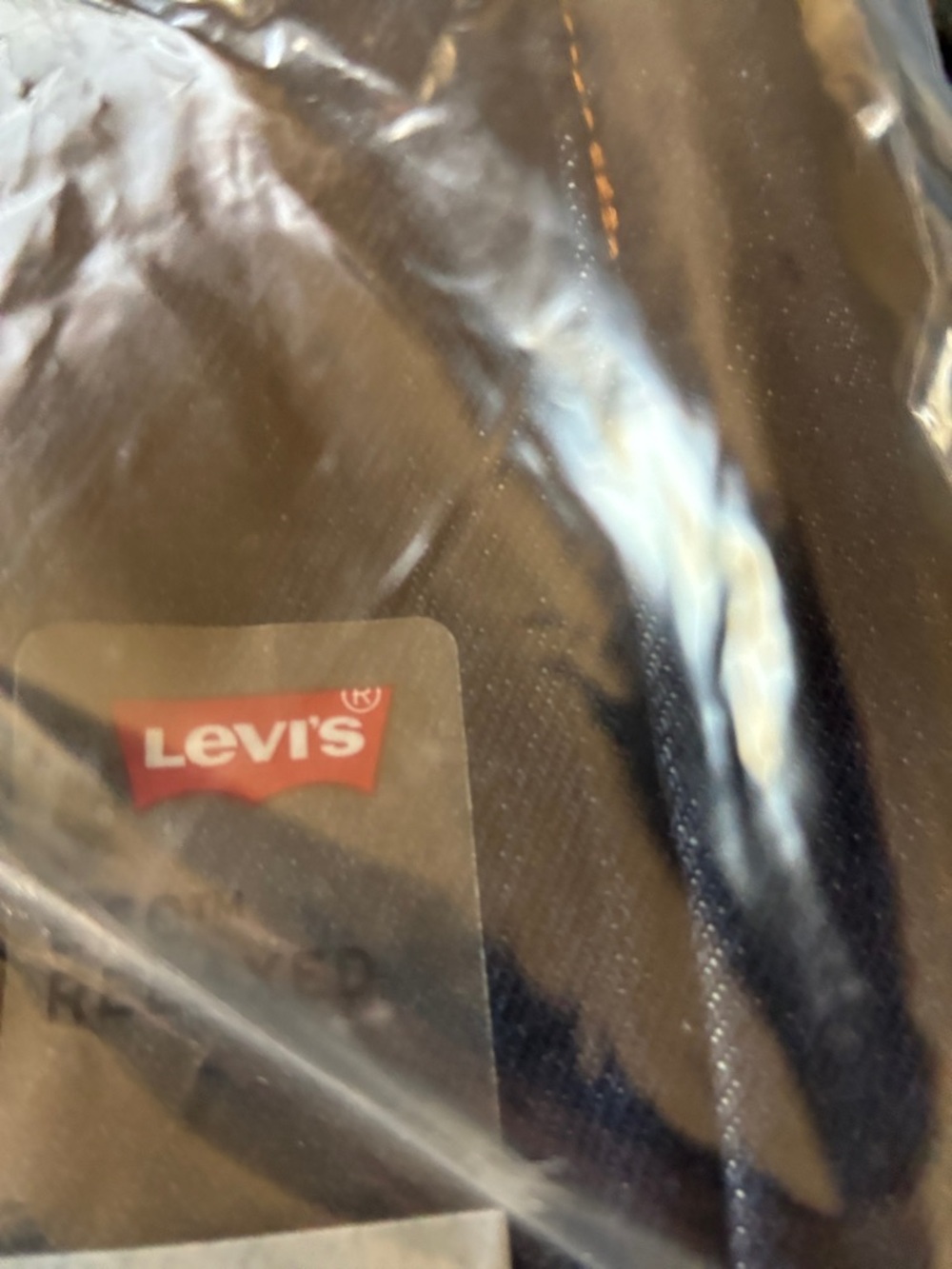 NWT Levi's 550-Men’s Dark Blue Relaxed Fit Jeans with Tan Stitching 38x30 New - Picture 4 of 7